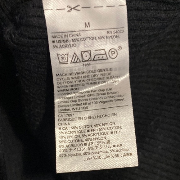 GAP Women's Elegant Black Crew Neck Sweater - Picture 6 of 6